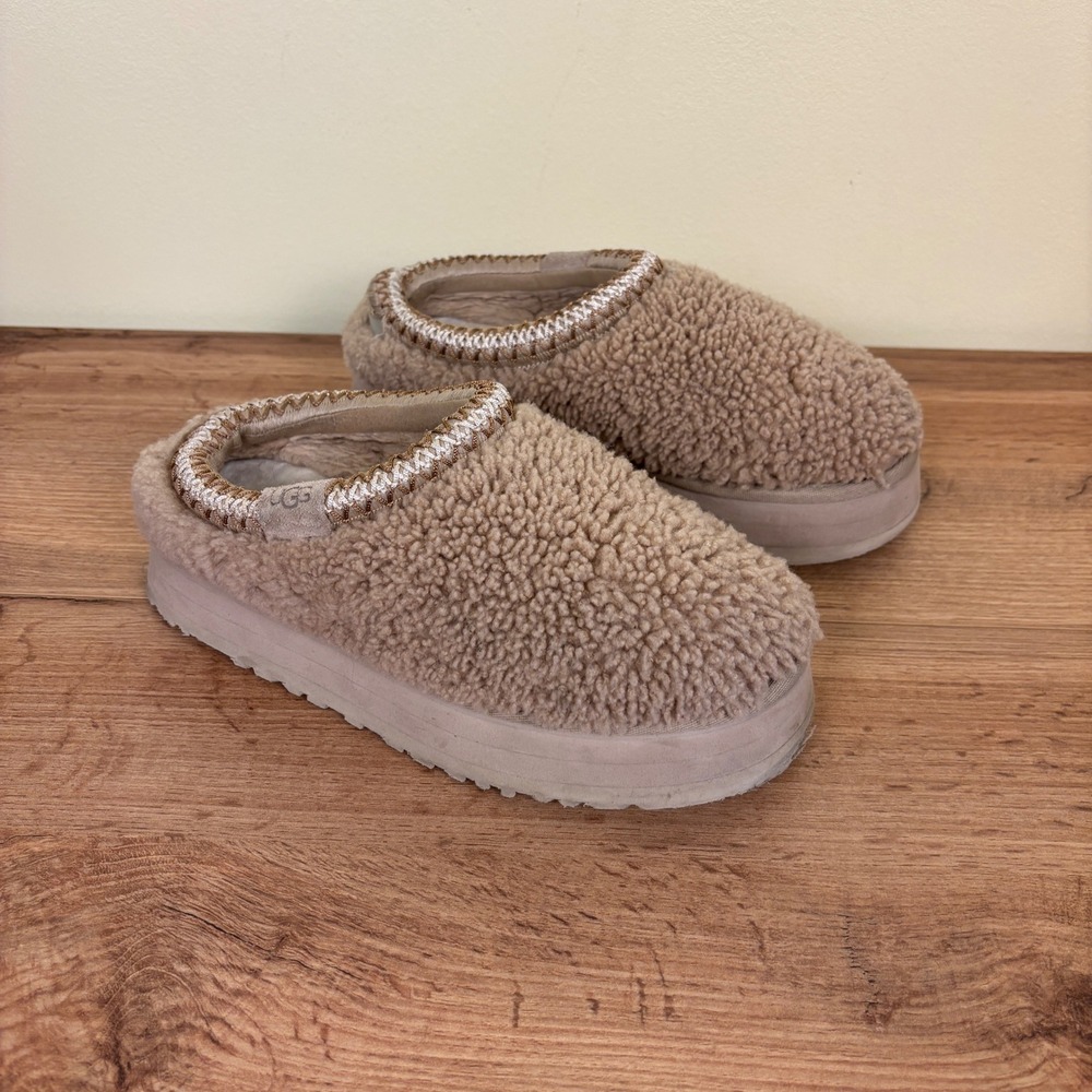 UGG Tazz Maxi Curly Slippers Sand Women Size 7 Platform Shearling Slip On Warm